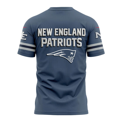Limited edition New England Patriots T-shirt 𝙍𝙞𝙫𝙖𝙡𝙧𝙞𝙚𝙨. For fans in 2025!